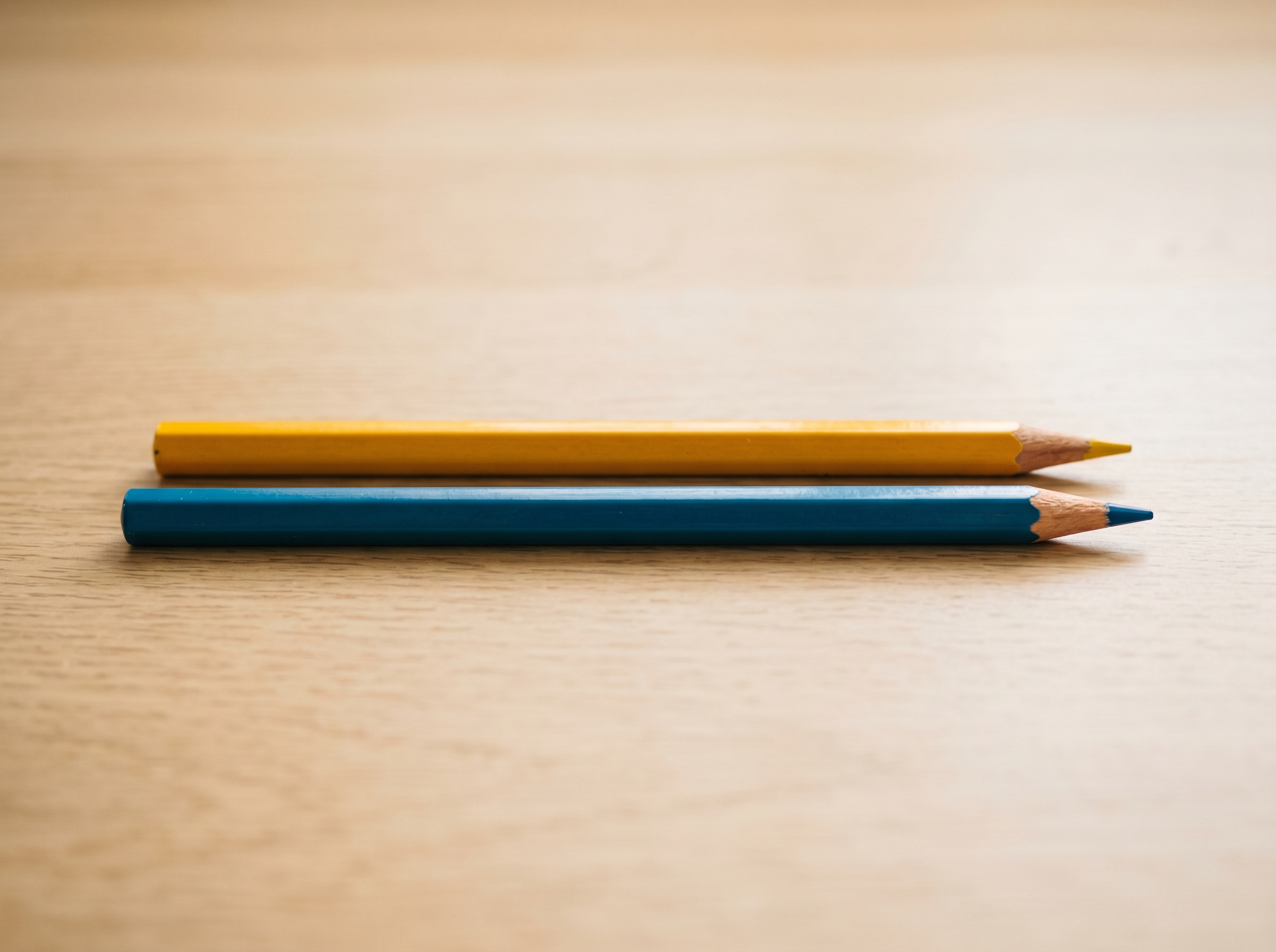 Two pencils for counting pencils in Spanish